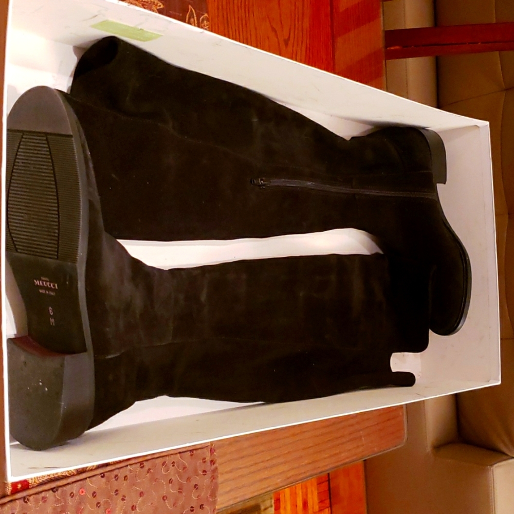Italian black suede thigh high boats gently worn